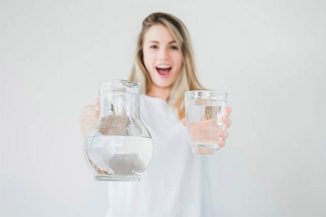 woman holding a filtered water